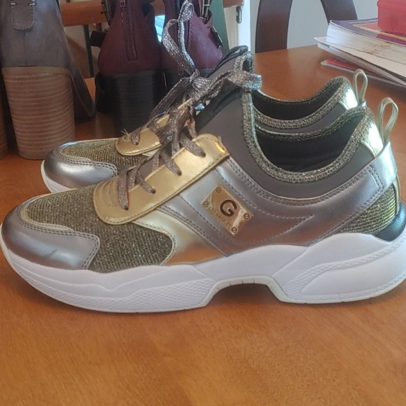 guess gym shoes